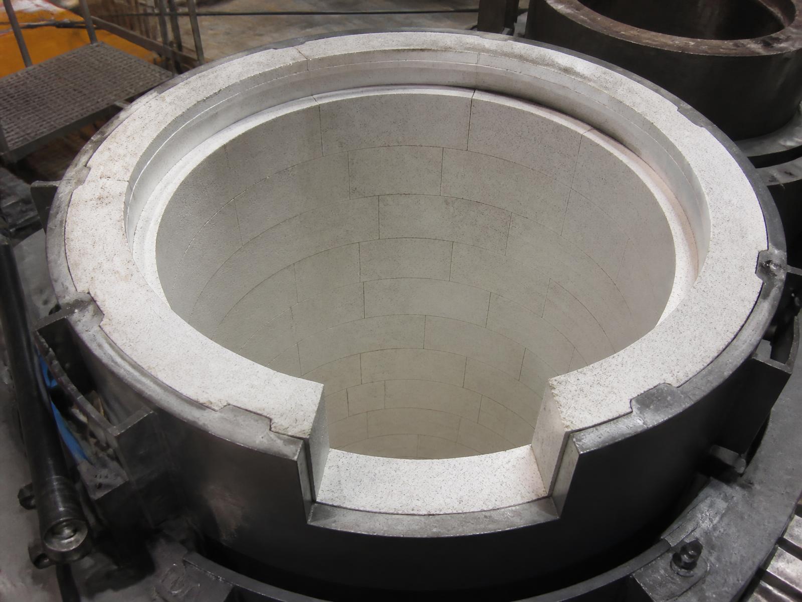 Refractory lining inside a foundry furnace